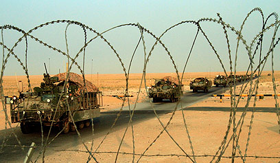 חיילים אמריקנים בעיראק. אחרי השחרור הולכים לשוק הפרטי (צילום: AP) (צילום: AP)