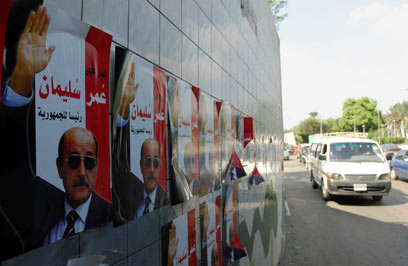 כרזות תמיכה בסולימאן בקהיר (צילום: רויטרס) (צילום: רויטרס)