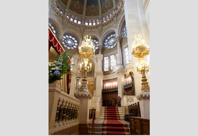 באדיבות בית הכנסת