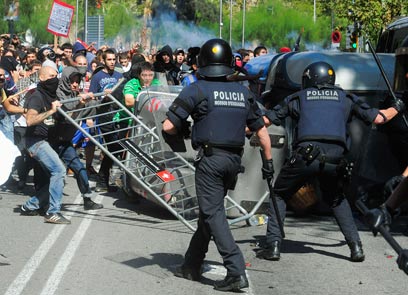 הפגנות נגד הצנע בספרד (צילום: AP) (צילום: AP)