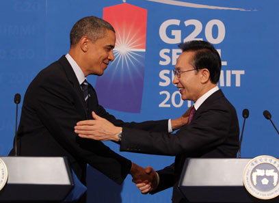 לי מיונג באק, נשיא קוריאה הדרומית ואובמה בכנס G-20 (צילום: AP) (צילום: AP)