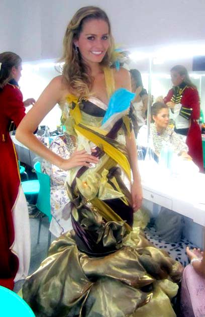 השמלה הלאומית שבה ייצגה אותנו מלכת היופי לשנת 2010 - שביט ויזל ()