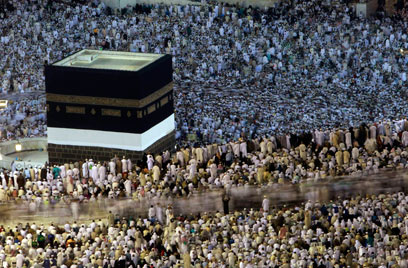 מוסלמים עולים לרגל למכה בסעודיה. כנראה יודעים למה (צילום: רויטרס) (צילום: רויטרס)