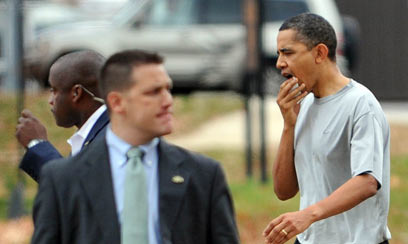 אובמה נפצע בשפתו במשחק כדורסל (צילום: AFP) (צילום: AFP)