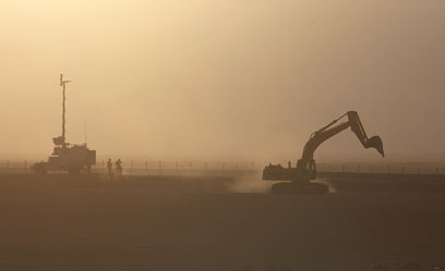 בניית הגדר בגבול מצרים (צילום: מרק ישראל סלם, ג'רוזלם פוסט) (צילום: מרק ישראל סלם, ג'רוזלם פוסט)