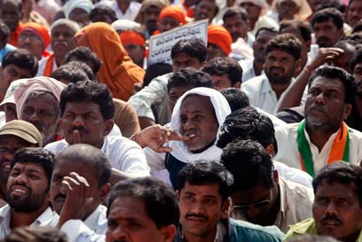 עוד נתגעגע לתמונות? צפיפות אוכלוסין בהודו (צילום: AP) (צילום: AP)