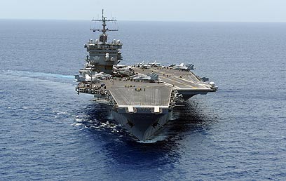 נושאת מטוסים אמריקנית במימי המפרץ הפרסי (צילום: AP) (צילום: AP)