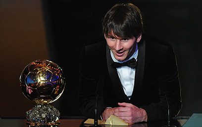 וזה מה שתראו גם השנה. מסי עם כדור הזהב ב-2010 (צילום: AFP) (צילום: AFP)
