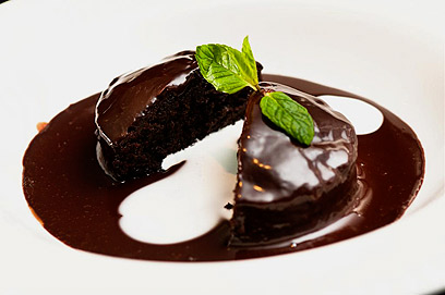 עוגת שוקולד לקינוח. לא אחרי ארוחה (צילום: ירון ברנר) (צילום: ירון ברנר)