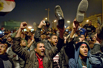 נתנו השראה לכורדים. מפגינים בכיכר א-תחריר בקהיר (ציילום: AFP) (ציילום: AFP)