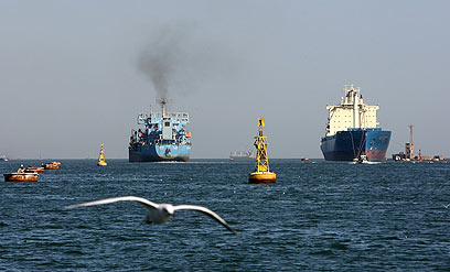 Ships passing through Suez Canal, archive (Photo: AFP)