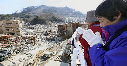 20 אלף הרוגים ונעדרים (צילום: AP Photo/Yomiuri Shimbun, Hiroto Sekiguchi) (צילום: AP Photo/Yomiuri Shimbun, Hiroto Sekiguchi)
