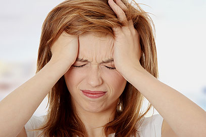 כאבי ראש, לחץ נפשי הם סימנים טיפוסיים (צילום: shutterstock) (צילום: shutterstock)