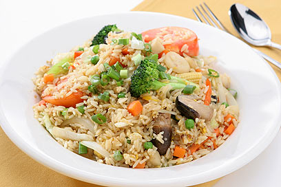 אכילת מנות עם אורז מלא יכולה להוריד את לחץ הדם (צילום: shutterstock) (צילום: shutterstock)