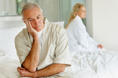 חולי סרטן רבים מדווחים על בעיות שינה וקשיים בתפקוד המיני (צילום: Shutterstock) (צילום: Shutterstock)