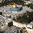 פתחו ספרי היסטוריה 