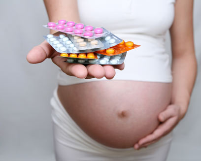 נשים בהריון נמנעות מנטילת תוספי ברזל בגלל תופעות הלוואי (צילום: shutterstock ) (צילום: shutterstock )