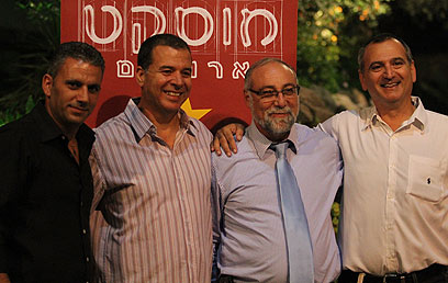 רביב ספיר (מימין) וניסן יחזקאל (משמאל) בימים מאושרים יותר (צילום: אורן אהרוני) (צילום: אורן אהרוני)