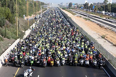מחאת הרוכבים כנגד התייקרות הביטוח - תועלת חלקית לבד (צילום: רונן טופלברג) (צילום: רונן טופלברג)