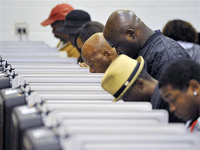 קלפי בארה"ב, 2008. "קל יותר לבחור את מועד ההצבעה" (צילום: AP) (צילום: AP)