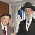 הרב מצגר עם אביו של פולארד