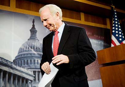 לא יגיע לאירוע של בק בגלל "התחייבות משפחתית". הסנאטור ג'ו ליברמן (צילום: AFP) (צילום: AFP)