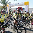 גוש צהוב של רוכבים