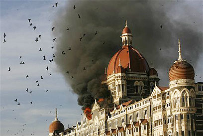 אחת מזירות הפיגוע. מלון טאג' מאהל במומבאי (צילום: AP) (צילום: AP)