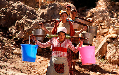 איפה הקידמה? נשות הכפר במרוקו מתוך "מים ואהבה" ()