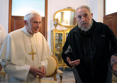 פידל קסטרו והאפיפיור בקובה, השנה. חי וקיים (צילום: AP) (צילום: AP)