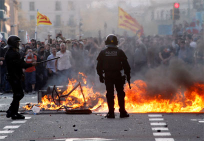 הפגנות בספרד על רקע המשבר הכלכלי (צילום: רויטרס) (צילום: רויטרס)