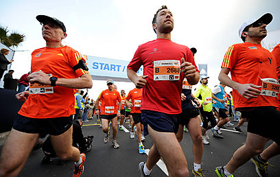 מרתון תל אביב 2012. 25,000 אלף משתתפים בכל המקצים (צילום: יובל חן) (צילום: יובל חן)