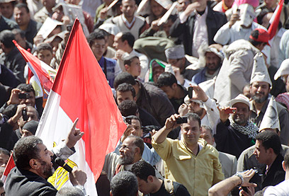 חיירת א-שאטר, מועמד האחים המוסלמים, נואם בקהיר (צילום: AP) (צילום: AP)