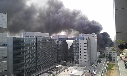 אש באזור התעשייה ברעננה. פיצוץ ועוד פיצוץ (צילום: Amir Ruimy) (צילום: Amir Ruimy)
