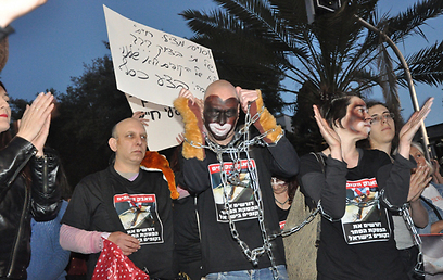 הפגנת המחאה בתל-אביב (צילום: רותם ולצר) (צילום: רותם ולצר)