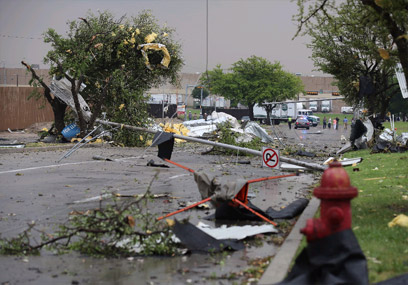 ההרס במסלול הטורנדו בארלינגטון שליד דאלאס (צילום: רויטרס) (צילום: רויטרס)