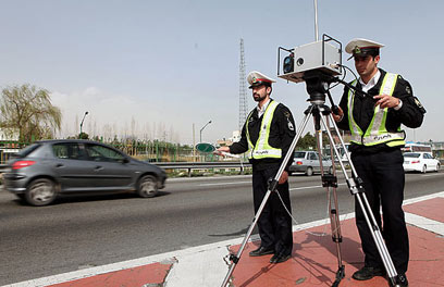 זה מה שיעזור נגד תאונות? מכמונת מהירות בכבישי איראן (צילום: MEHRNEWS.COM) (צילום: MEHRNEWS.COM)