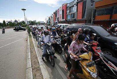 בהלה באינדונזיה, היום בצהריים (צילום: AFP) (צילום: AFP)