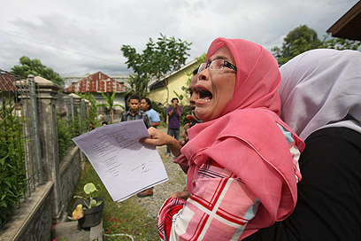 אזרחית מפונה מבנדה אצ'ה באינדונזיה (צילום: EPA) (צילום: EPA)