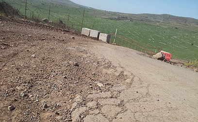 בורות לאורך כביש המערכת. גבול ישראל-סוריה, השבוע (צילום: יואב זיתון) (צילום: יואב זיתון)