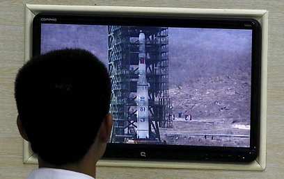 יגיע לחלל? טיל בליסטי של צפון קוריאה              (צילום: EPA) (צילום: EPA)