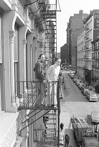 הוריו של איתן בדירתם במנהטן ב-1979, שבה מתגוררים עד היום (צילום: AP) (צילום: AP)