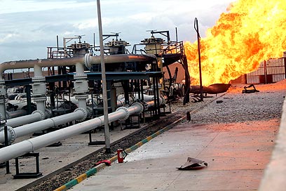 פיצוץ בצינור הגז בסיני (צילום ארכיון: EPA) (צילום: EPA) (צילום: EPA)