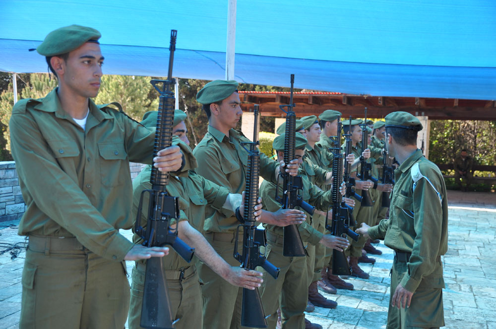 Druze IDF soldiers commemorating Druze soldiers who fell defending Israel (Photo: George Ginsberg)