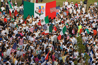 מהגרים מכסיקנים "עושים רילוקשיין" לארצות הברית (צילום: רויטרס) (צילום: רויטרס)