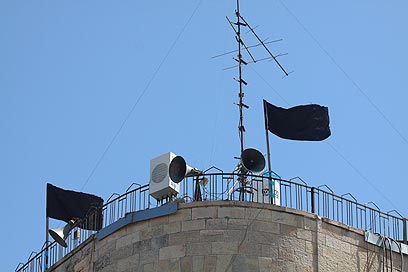 דגל שחור, היום ברחובות ירושלים (צילום: אוהד צויגנברג) (צילום: אוהד צויגנברג)