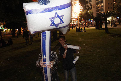 גאווה ישראלית בכיכר רבין בתל-אביב (צילום: מוטי קמחי) (צילום: מוטי קמחי)