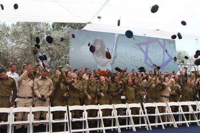 120 חיילים מצטיינים חגגו בבית הנשיא (צילום: גיל יוחנן) (צילום: גיל יוחנן)