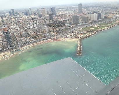 קו החוף של תל אביב ממטוס חיל האוויר (צילום: דובר צה"ל) (צילום: דובר צה