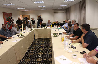 בעלי הקבוצות בדיון על הקמת מנהלת הליגה (צילום: אורן אהרוני) (צילום: אורן אהרוני)